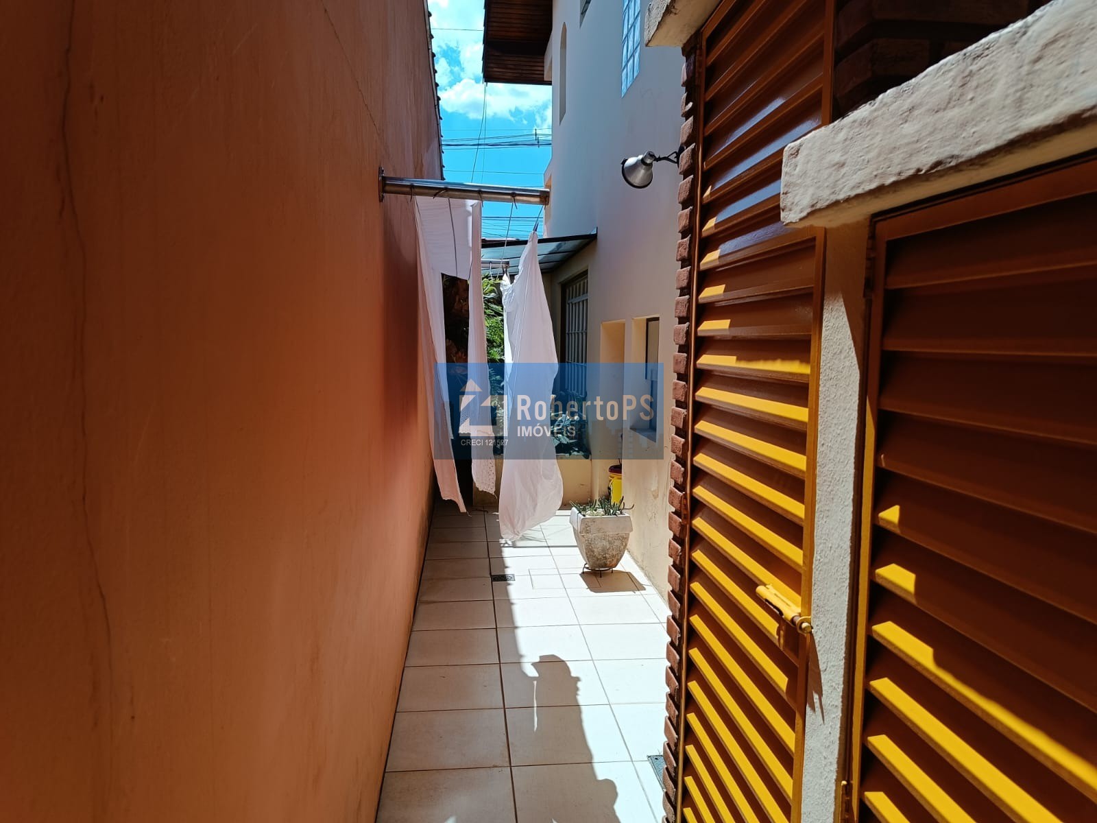 Casa de alto padrão em condomínio no jardim das colinas, são