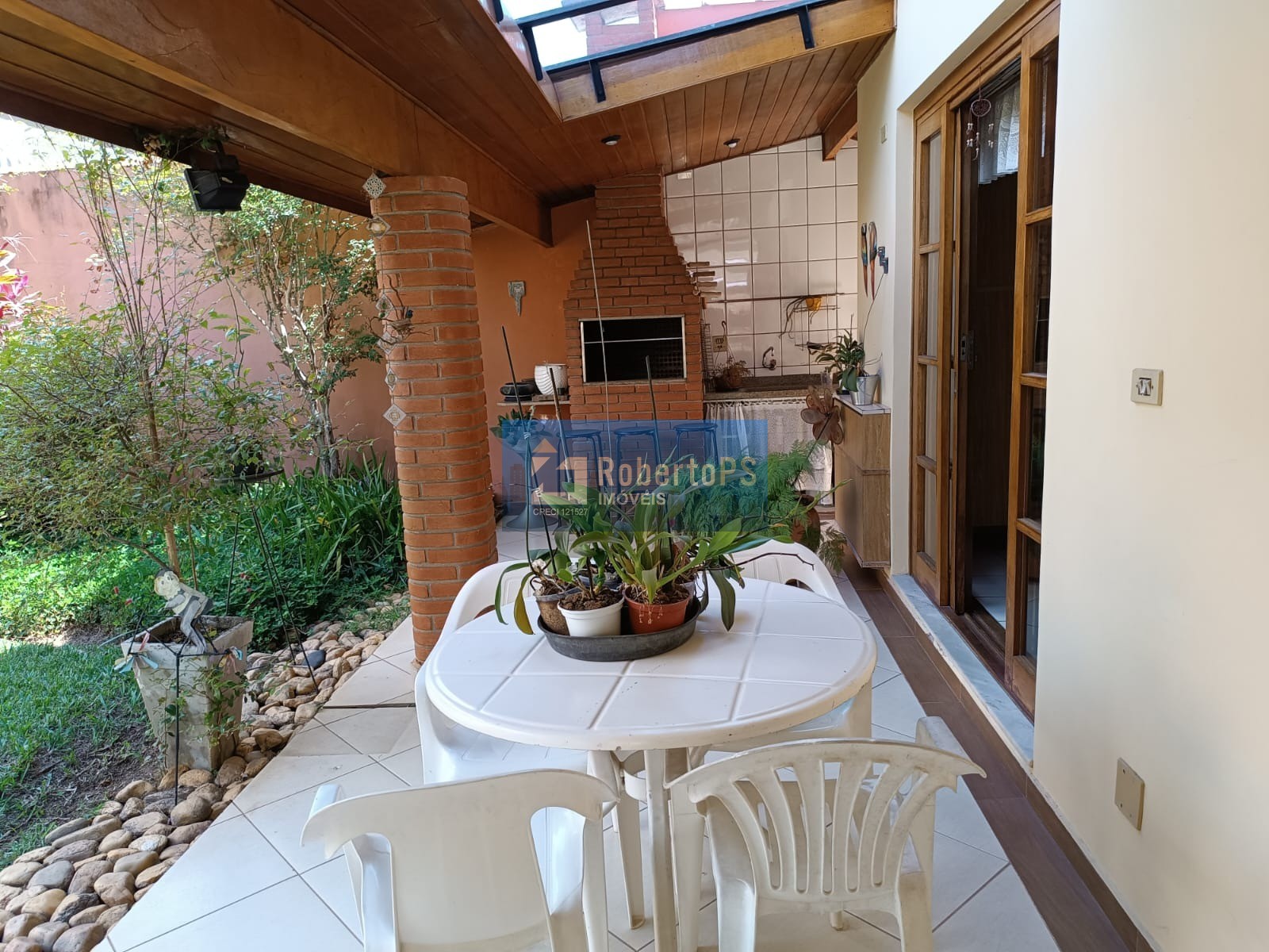 Casa de alto padrão em condomínio no jardim das colinas, são