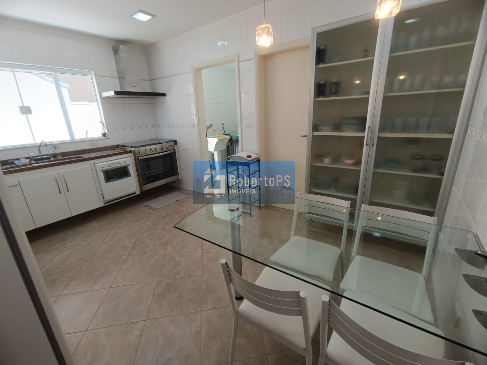 Casa de luxo em condomínio exclusivo em São José dos Campos-SP: 5 quartos, 2 suítes, 3 salas, 5 banheiros, 2 vagas, 280m².