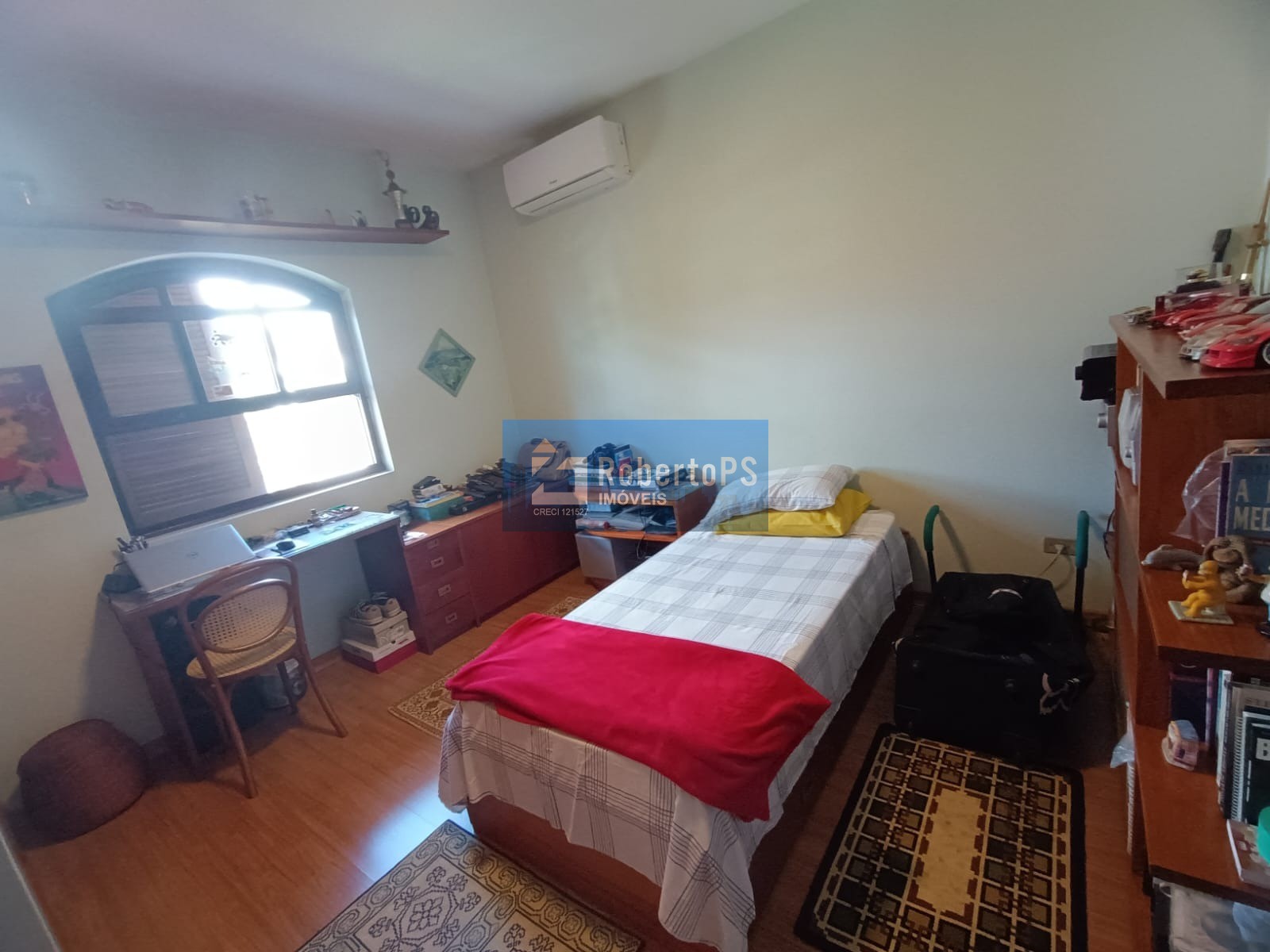 Casa de alto padrão em condomínio no Jardim das Colinas, São José dos Campos-SP: 4 quartos, 1 suíte, 3 salas, 3 banheiros, 3 vagas, 293m².
