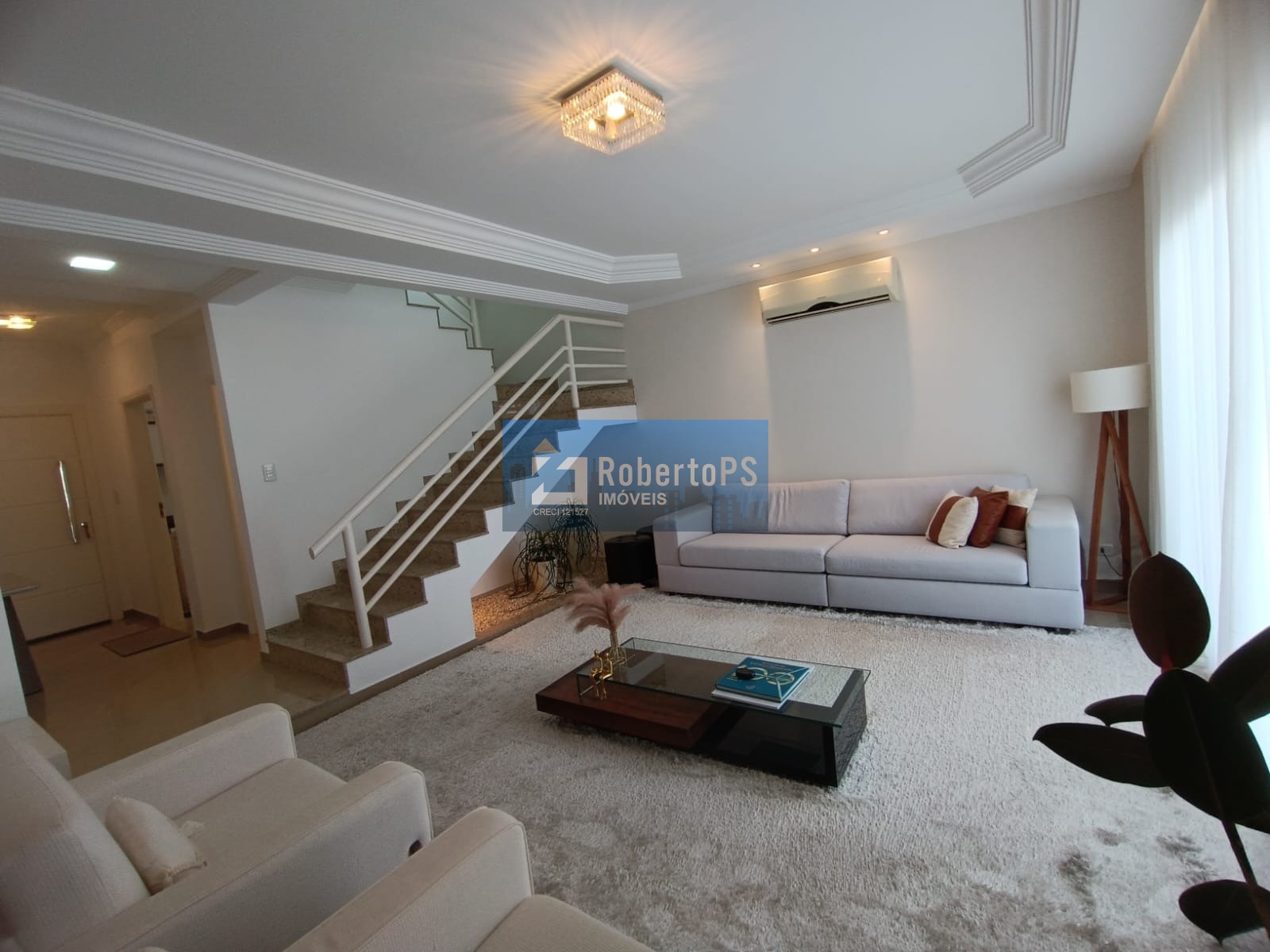 Casa de luxo em condomínio exclusivo em São José dos Campos-SP: 5 quartos, 2 suítes, 3 salas, 5 banheiros, 2 vagas, 280m².