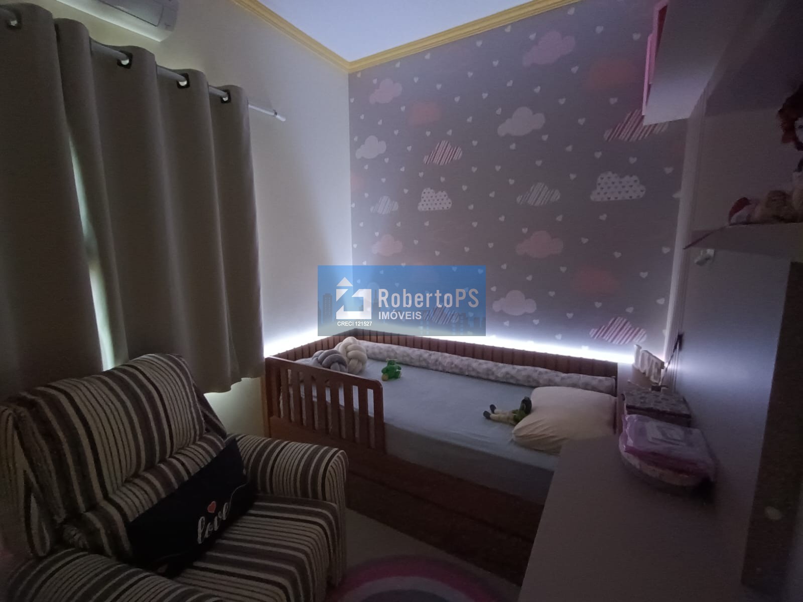 Imperdível Casa à Venda em São José dos Campos-SP, Jardim das Indústrias: 3 quartos, 1 suíte, 3 salas, 3 banheiros, 2 vagas, 157,80 m².