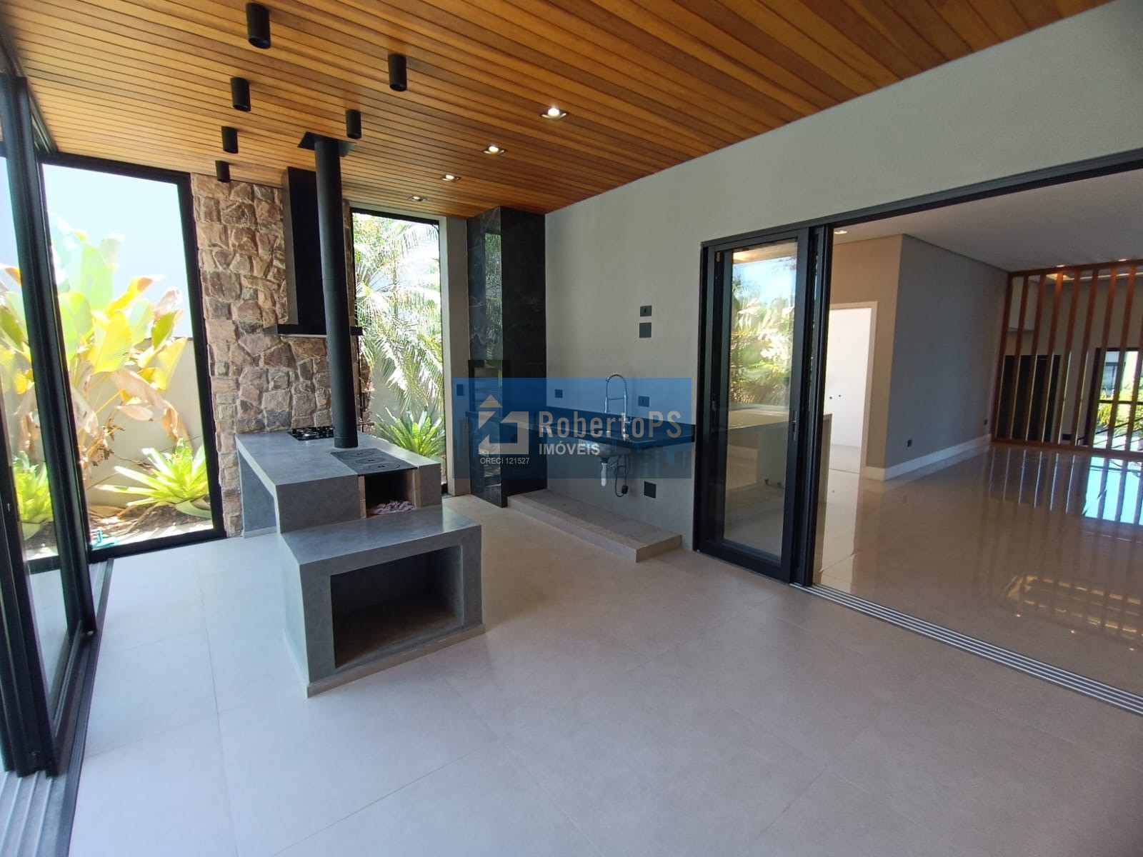 Imóvel de Luxo à Venda em São José dos Campos-SP no Condomínio Residencial Alphaville II: 3 Quartos, 3 Suítes, 3 Salas, 4 Banheiros, 4 Vagas, 290m²