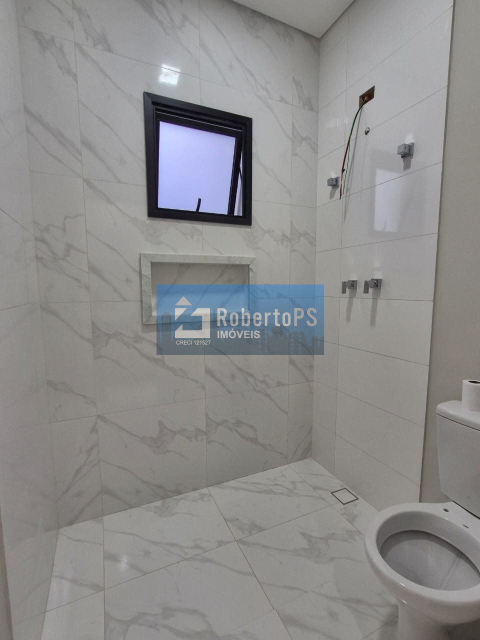 Casa em condomínio de luxo com 3 quartos e 2 vagas no parque