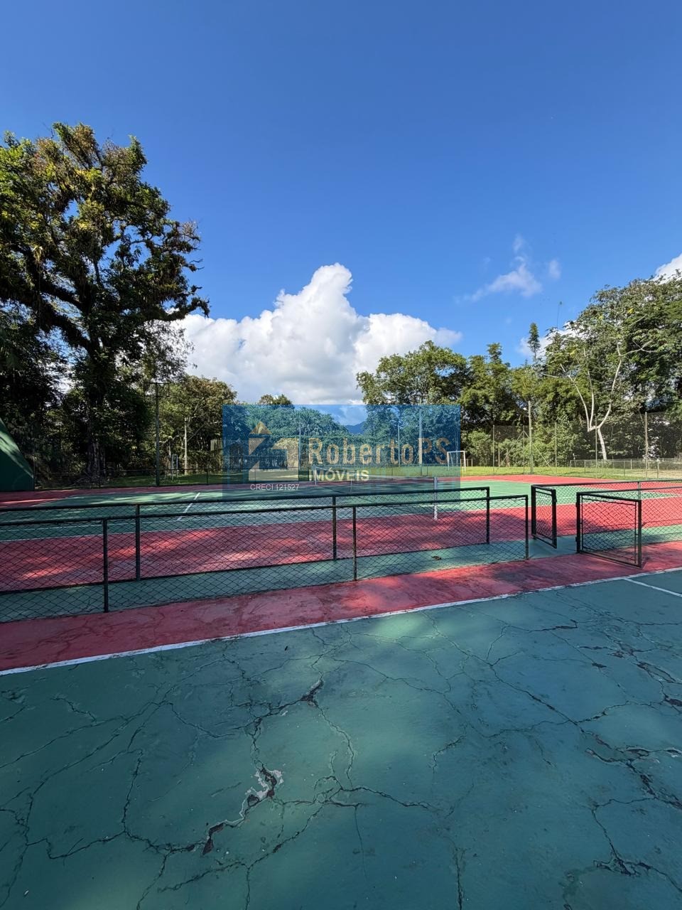 Venda de Casa em Condomínio de Luxo em Ubatuba-SP no Horto Florestal - 3 quartos, 1 suíte, 2 salas, 4 banheiros, 2 vagas - 162,40m².