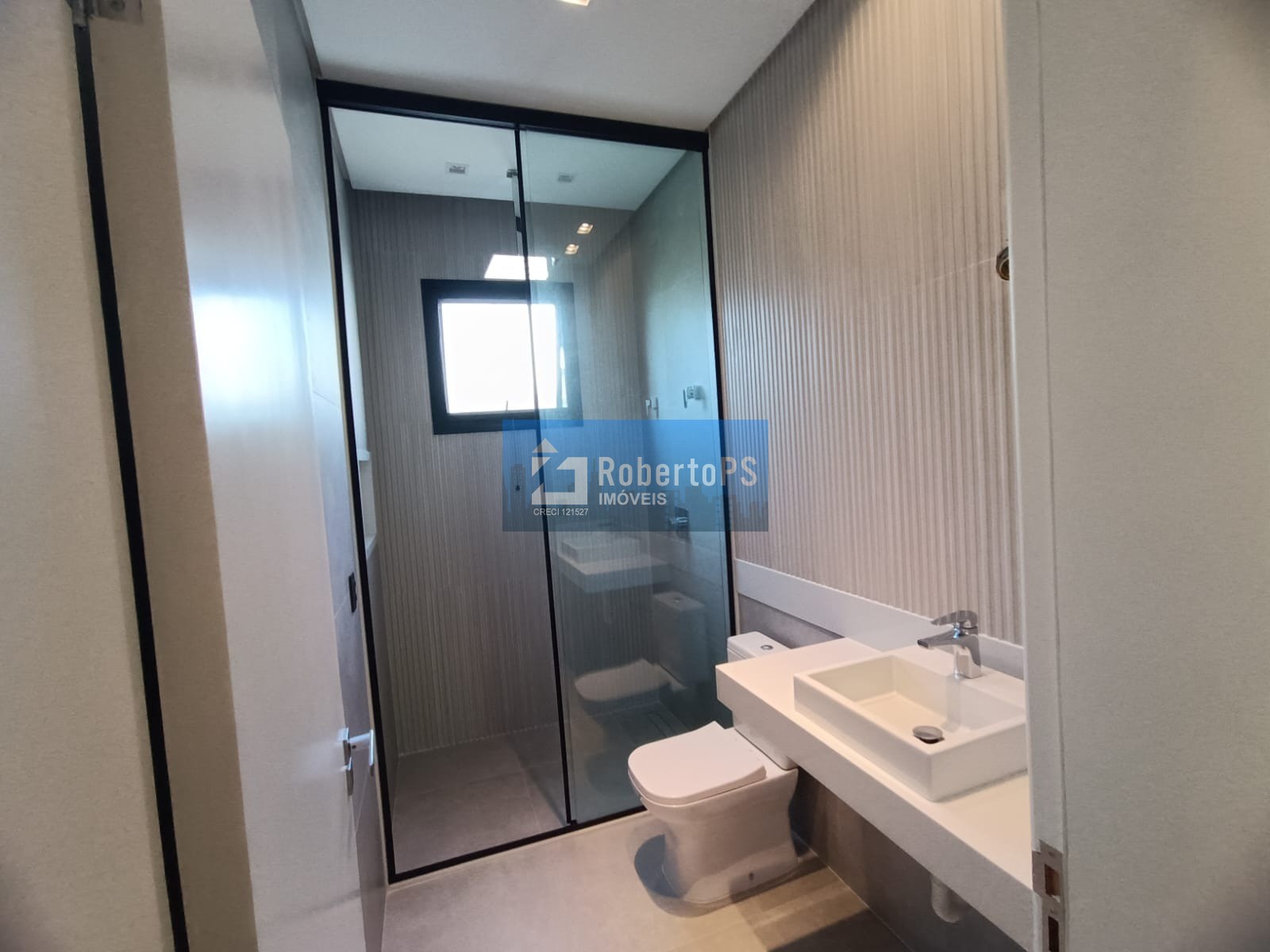 Imóvel de Luxo à Venda em São José dos Campos-SP no Condomínio Residencial Alphaville II: 3 Quartos, 3 Suítes, 3 Salas, 4 Banheiros, 4 Vagas, 290m²