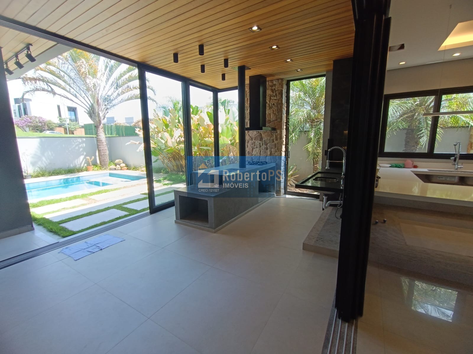 Imóvel de Luxo à Venda em São José dos Campos-SP no Condomínio Residencial Alphaville II: 3 Quartos, 3 Suítes, 3 Salas, 4 Banheiros, 4 Vagas, 290m²