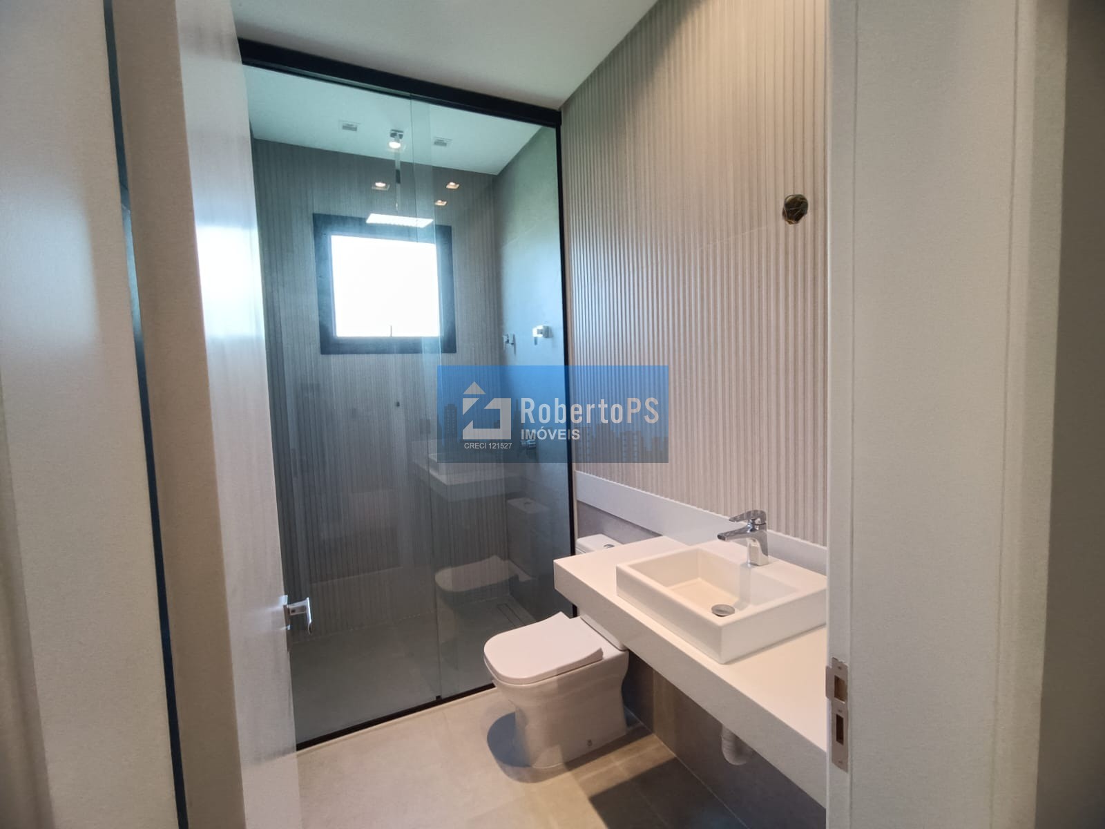 Imóvel de Luxo à Venda em São José dos Campos-SP no Condomínio Residencial Alphaville II: 3 Quartos, 3 Suítes, 3 Salas, 4 Banheiros, 4 Vagas, 290m²