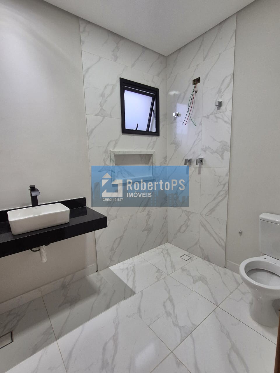 Casa em condomínio de luxo com 3 quartos e 2 vagas no parque