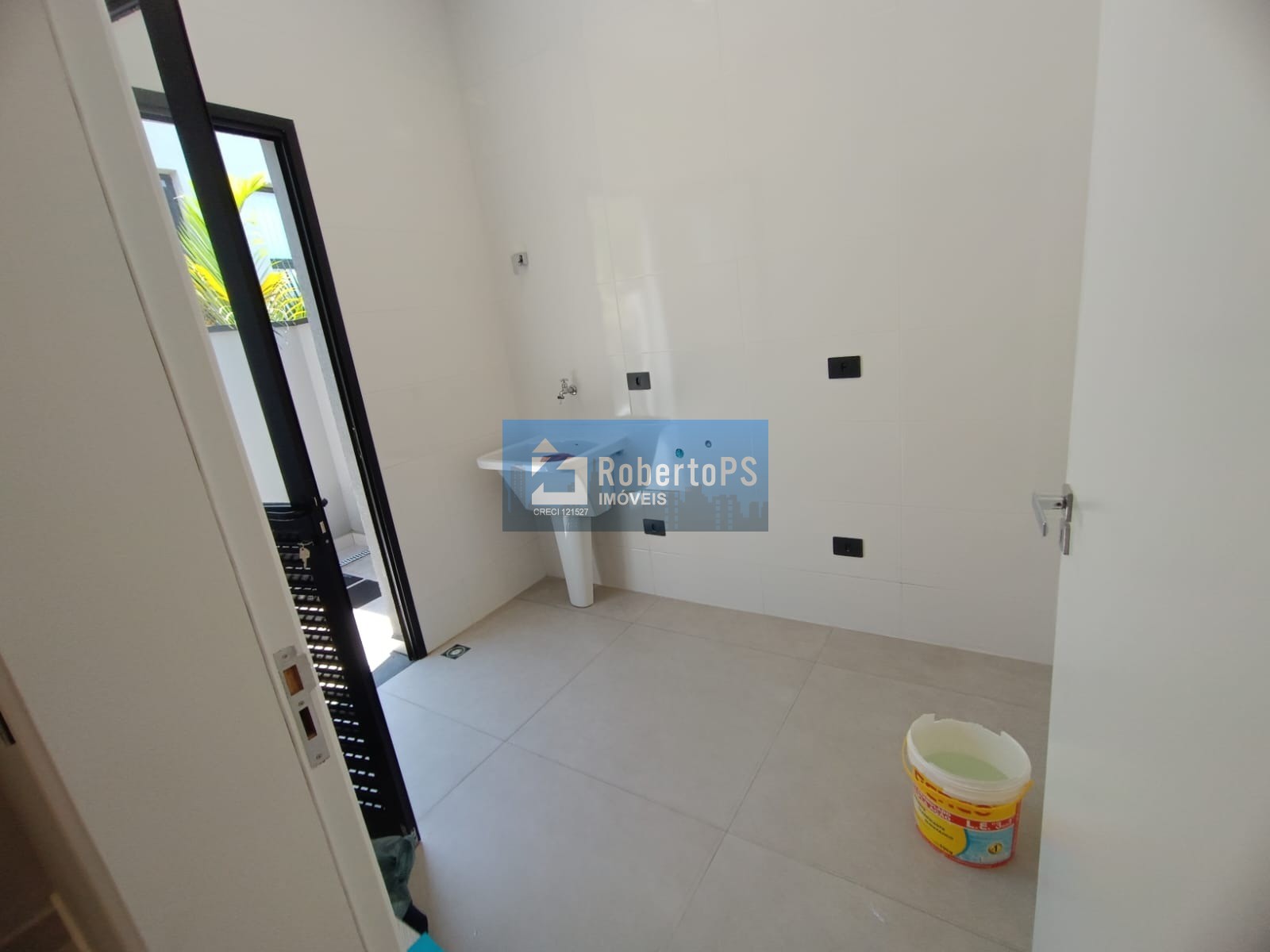 Imóvel de Luxo à Venda em São José dos Campos-SP no Condomínio Residencial Alphaville II: 3 Quartos, 3 Suítes, 3 Salas, 4 Banheiros, 4 Vagas, 290m²