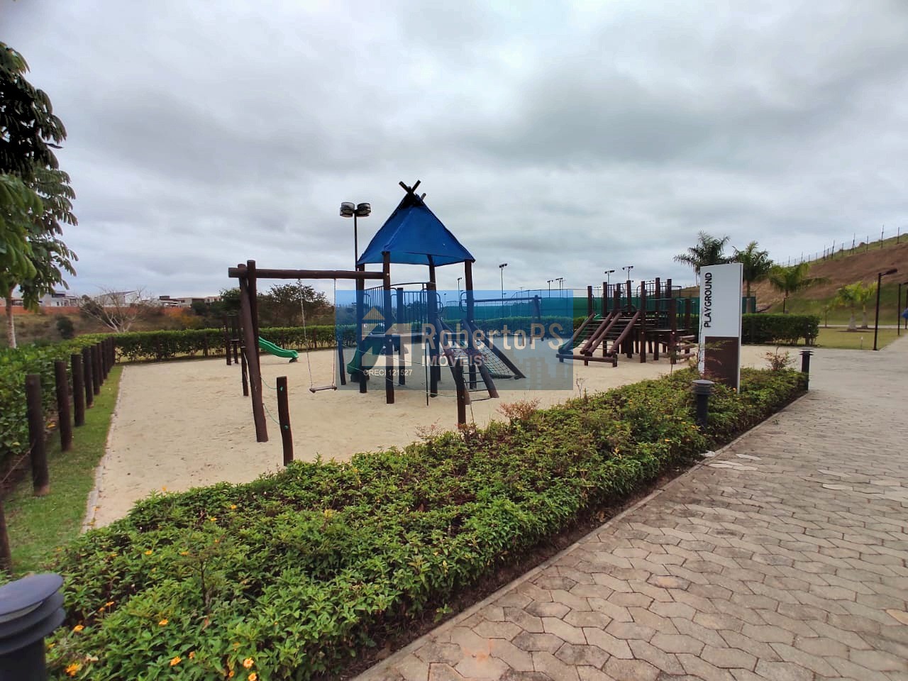Imóvel de Luxo à Venda em São José dos Campos-SP no Condomínio Residencial Alphaville II: 3 Quartos, 3 Suítes, 3 Salas, 4 Banheiros, 4 Vagas, 290m²