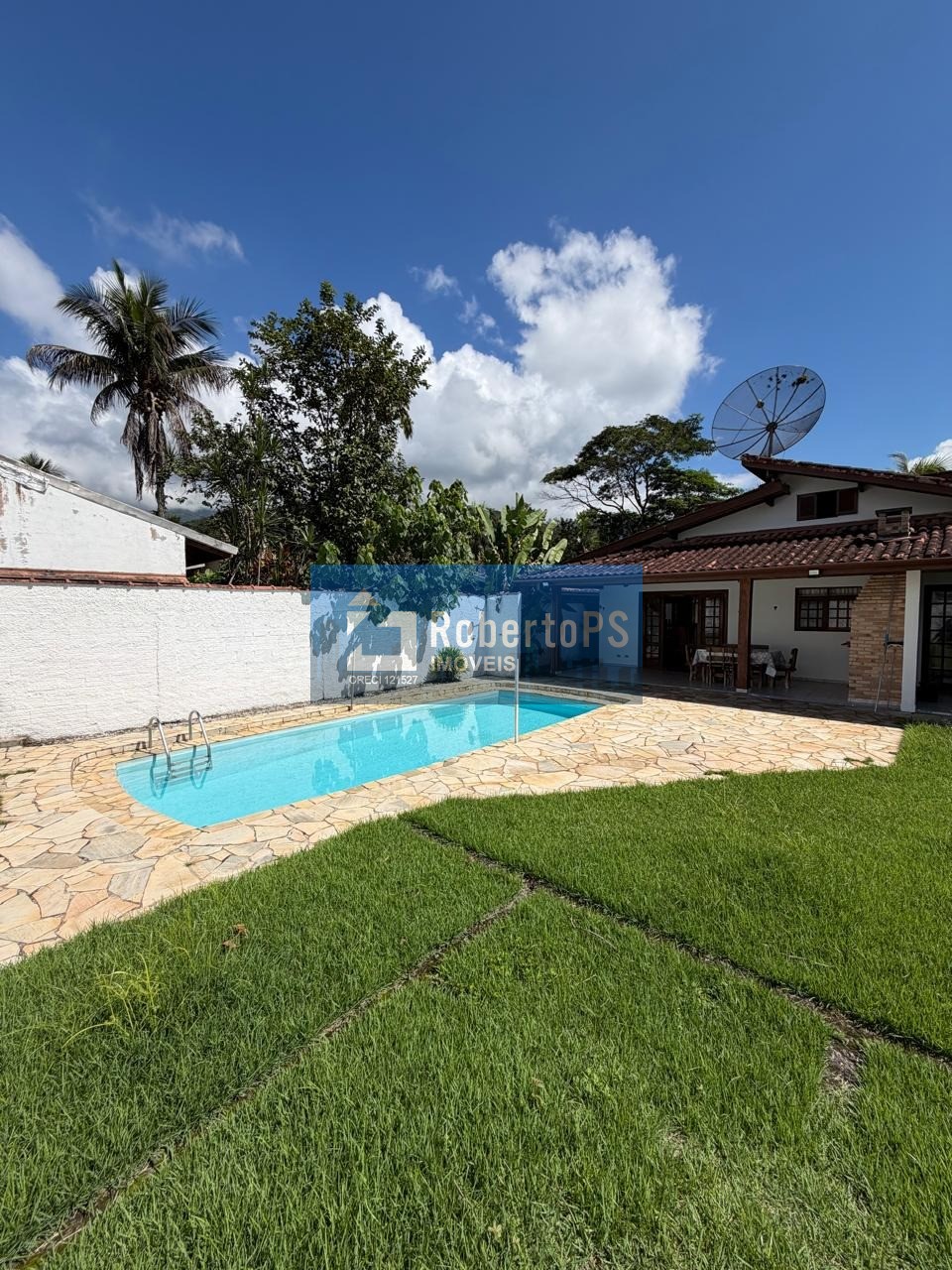 Venda de Casa em Condomínio de Luxo em Ubatuba-SP no Horto Florestal - 3 quartos, 1 suíte, 2 salas, 4 banheiros, 2 vagas - 162,40m².