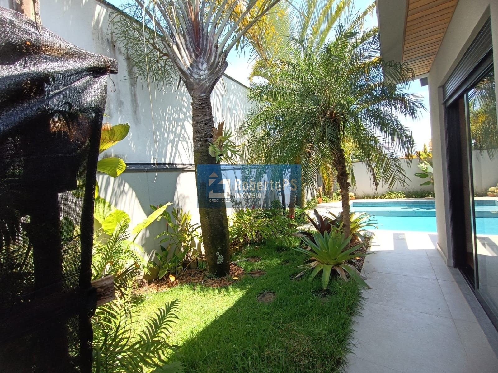 Imóvel de Luxo à Venda em São José dos Campos-SP no Condomínio Residencial Alphaville II: 3 Quartos, 3 Suítes, 3 Salas, 4 Banheiros, 4 Vagas, 290m²