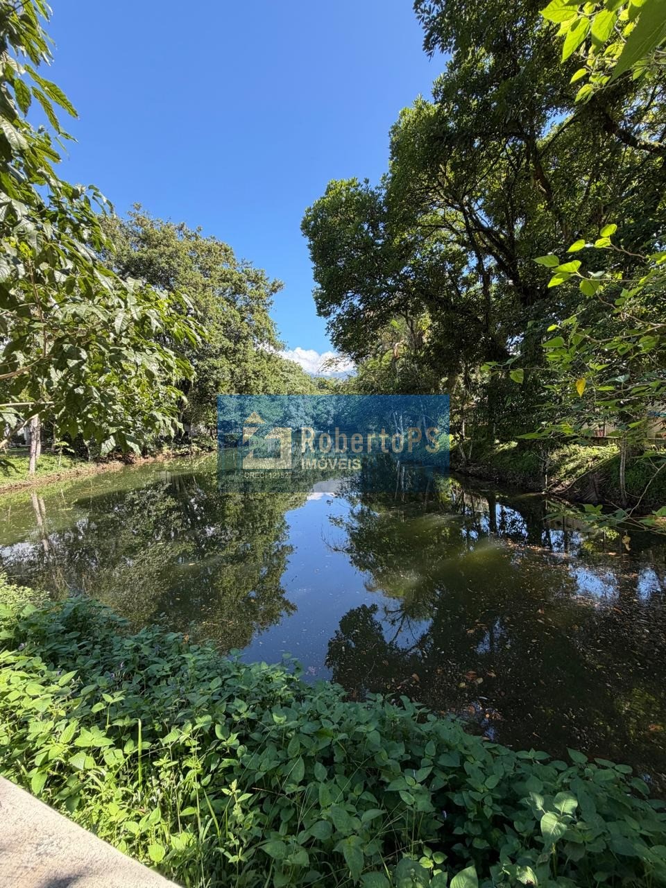 Venda de Casa em Condomínio de Luxo em Ubatuba-SP no Horto Florestal - 3 quartos, 1 suíte, 2 salas, 4 banheiros, 2 vagas - 162,40m².