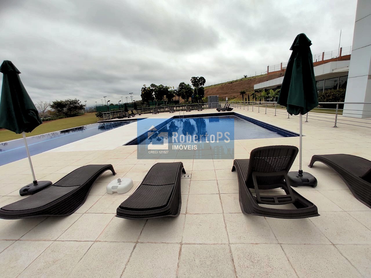 Imóvel de Luxo à Venda em São José dos Campos-SP no Condomínio Residencial Alphaville II: 3 Quartos, 3 Suítes, 3 Salas, 4 Banheiros, 4 Vagas, 290m²