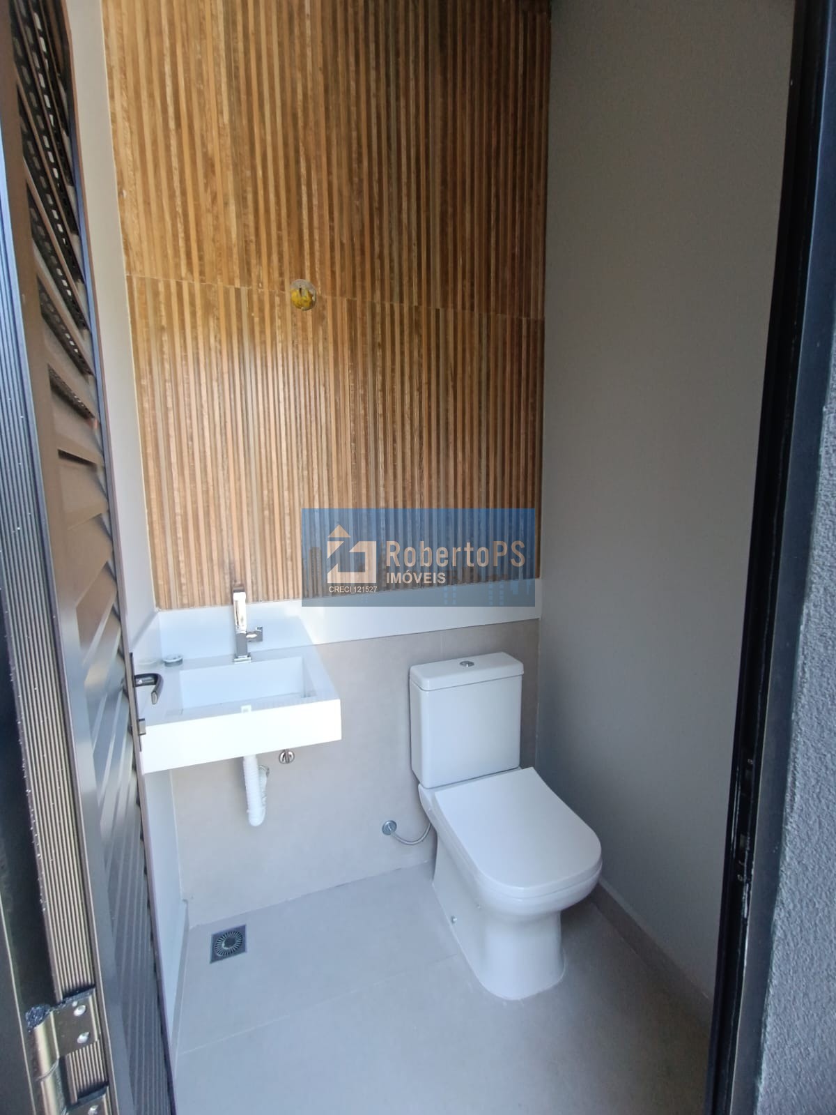 Imóvel de Luxo à Venda em São José dos Campos-SP no Condomínio Residencial Alphaville II: 3 Quartos, 3 Suítes, 3 Salas, 4 Banheiros, 4 Vagas, 290m²