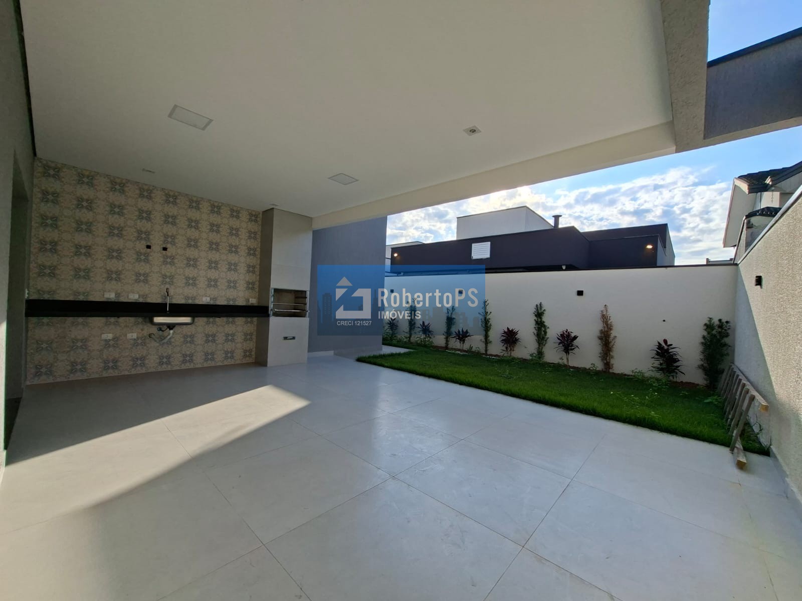 Casa em Condomínio à venda em Caçapava-SP - 3 quartos, 1 suíte, 1 sala, 2 vagas - Condomínio Terras do Vale - 300m².