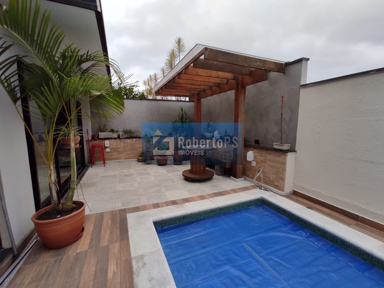 Casa em Condomínio de Alto Padrão no Urbanova, São José dos Campos-SP: 3 Quartos, 3 Suítes, 3 Salas, 4 Banheiros, 2 Vagas - 236m²