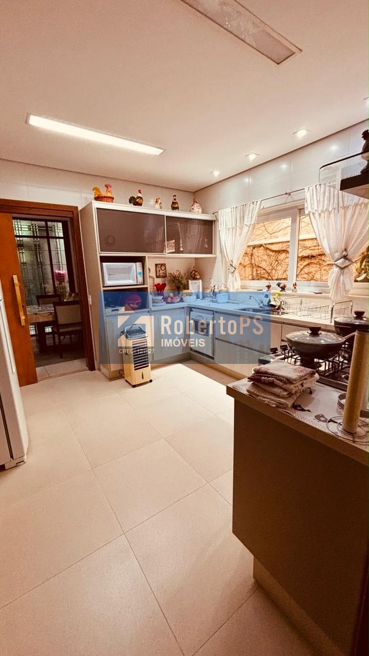 Imperdível! Casa em condomínio à venda em Sorocaba-SP, Jardim Refúgio. 4 quartos, 4 suítes, 1 sala, 4 vagas, 490m².