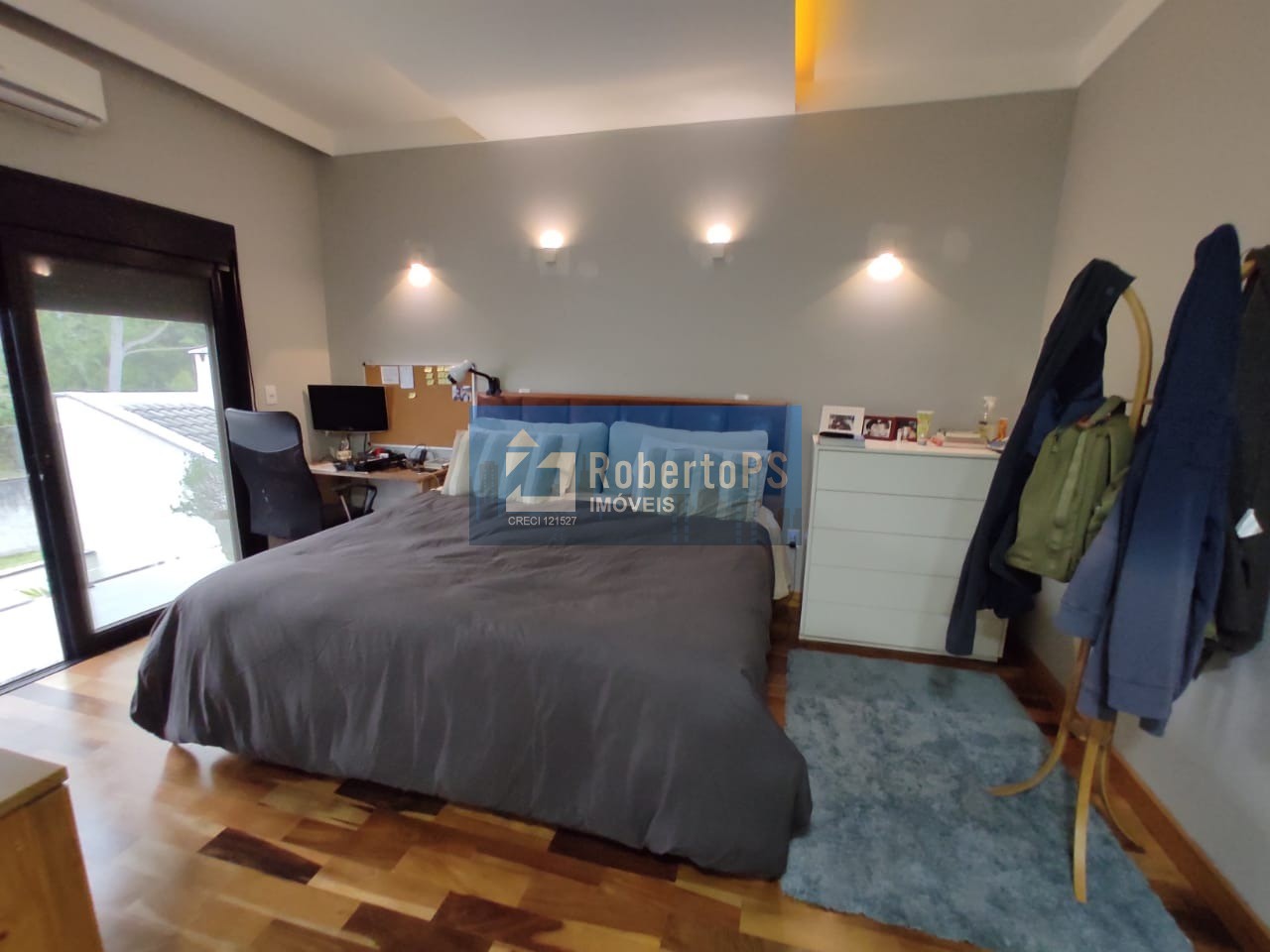 Casa em Condomínio de Alto Padrão no Urbanova, São José dos Campos-SP: 3 Quartos, 3 Suítes, 3 Salas, 4 Banheiros, 2 Vagas - 236m²