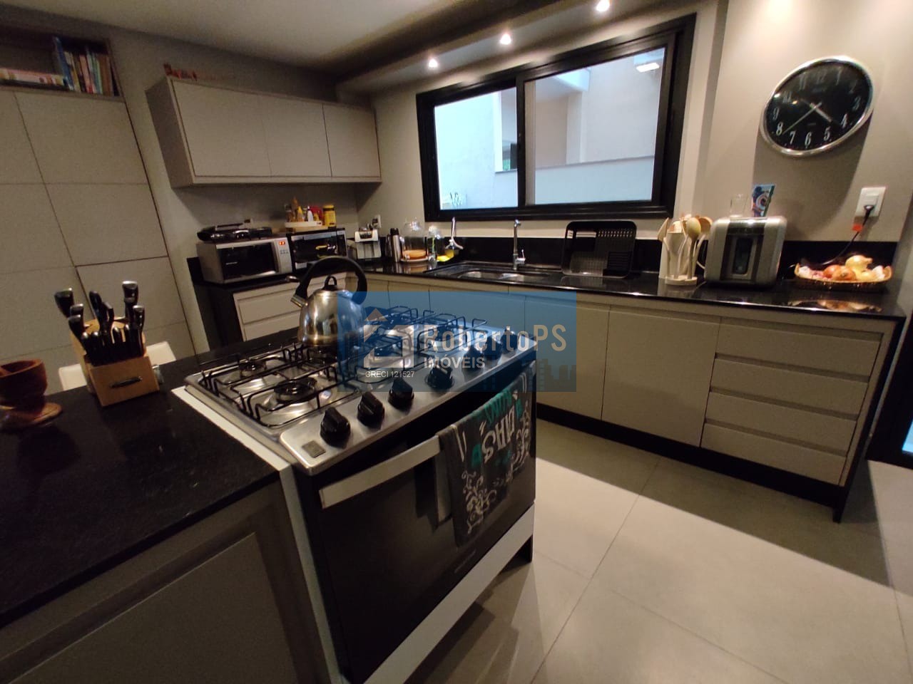 Casa em Condomínio de Alto Padrão no Urbanova, São José dos Campos-SP: 3 Quartos, 3 Suítes, 3 Salas, 4 Banheiros, 2 Vagas - 236m²