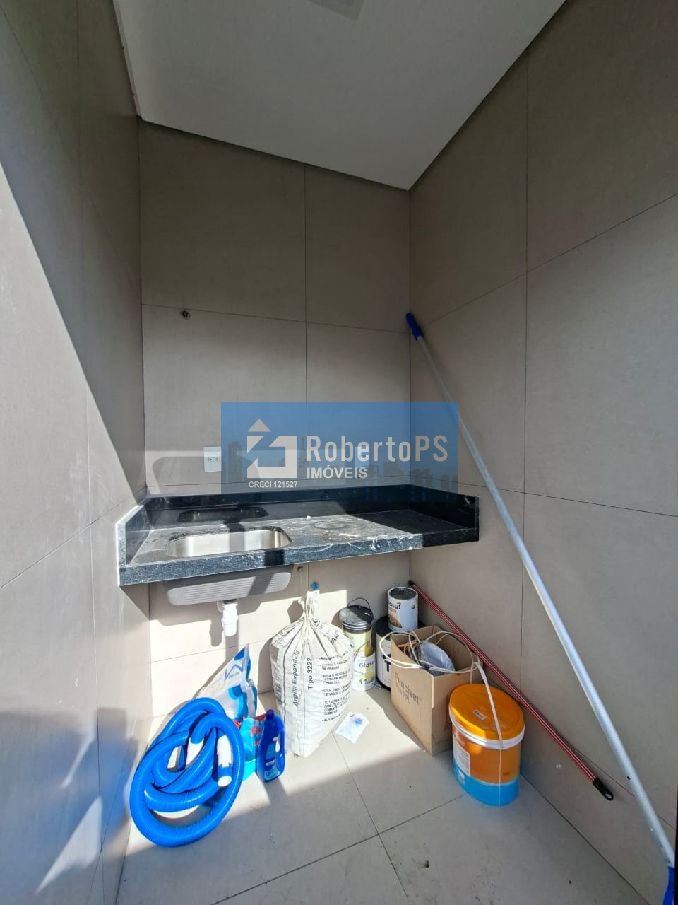 Venda de Casa em Condomínio de Luxo em São José dos Campos-SP - 3 Quartos, 2 Suítes, 4 Banheiros, 4 Vagas - Parque Martim Cererê - 250m².