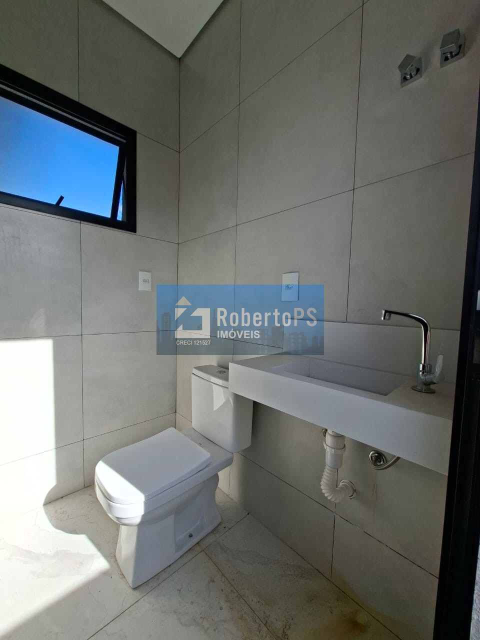 Venda de Casa em Condomínio de Luxo em São José dos Campos-SP - 3 Quartos, 2 Suítes, 4 Banheiros, 4 Vagas - Parque Martim Cererê - 250m².