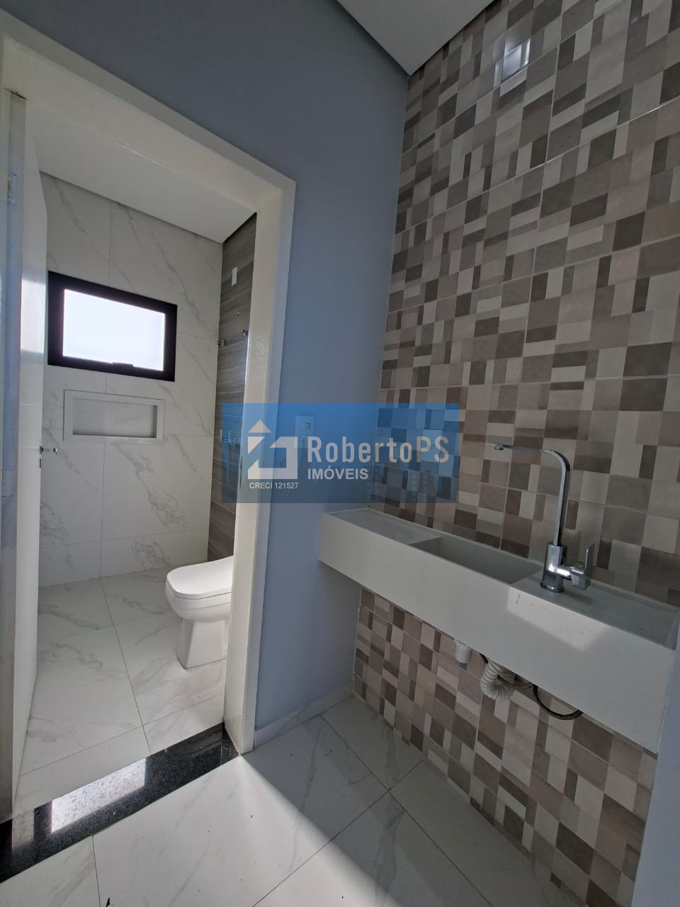 Venda de Casa em Condomínio de Luxo em São José dos Campos-SP - 3 Quartos, 2 Suítes, 4 Banheiros, 4 Vagas - Parque Martim Cererê - 250m².