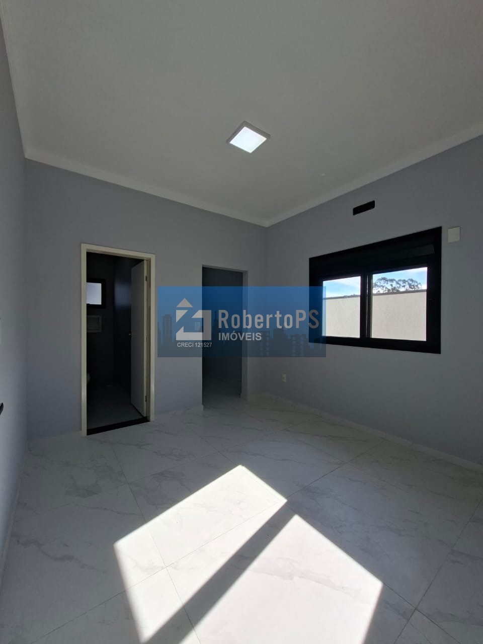 Venda de Casa em Condomínio de Luxo em São José dos Campos-SP - 3 Quartos, 2 Suítes, 4 Banheiros, 4 Vagas - Parque Martim Cererê - 250m².