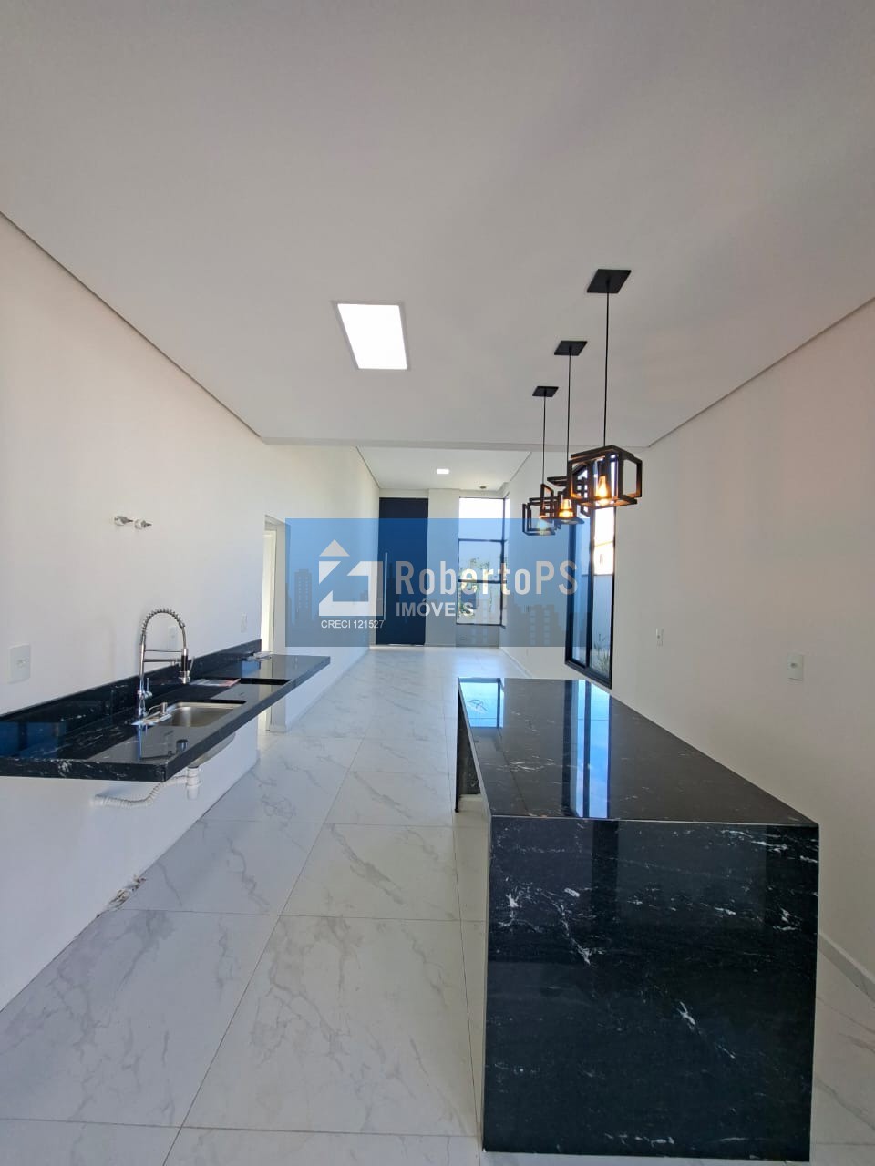Venda de Casa em Condomínio de Luxo em São José dos Campos-SP - 3 Quartos, 2 Suítes, 4 Banheiros, 4 Vagas - Parque Martim Cererê - 250m².