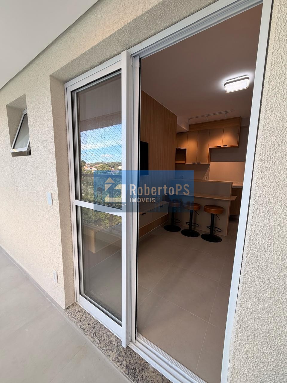 Apartamento à venda em São José dos Campos-SP: 2 quartos, 1 suíte, 1 sala, 2 banheiros, 1 vaga.