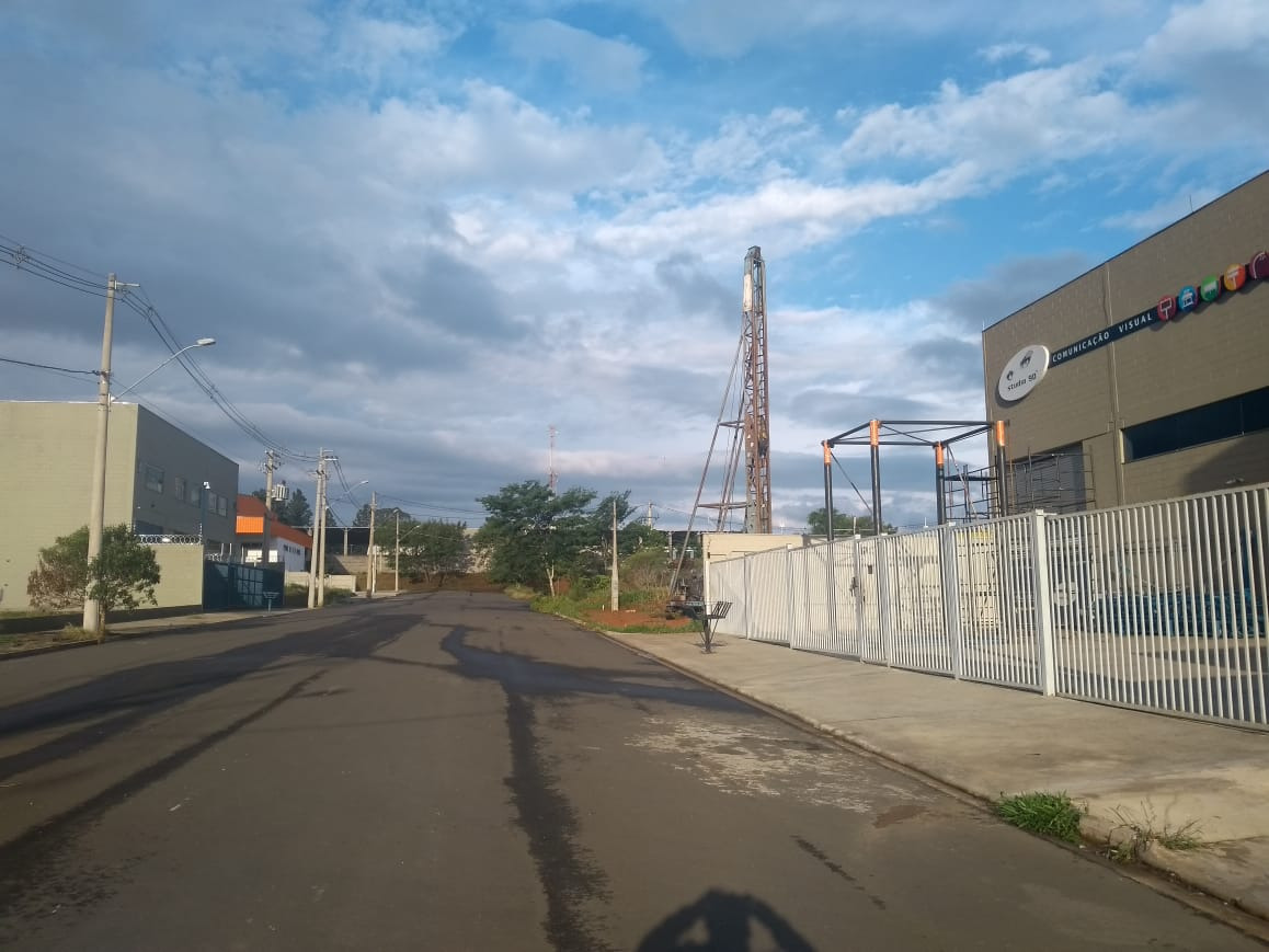 Loteamento e Condomínio, 1000 m² - Foto 1