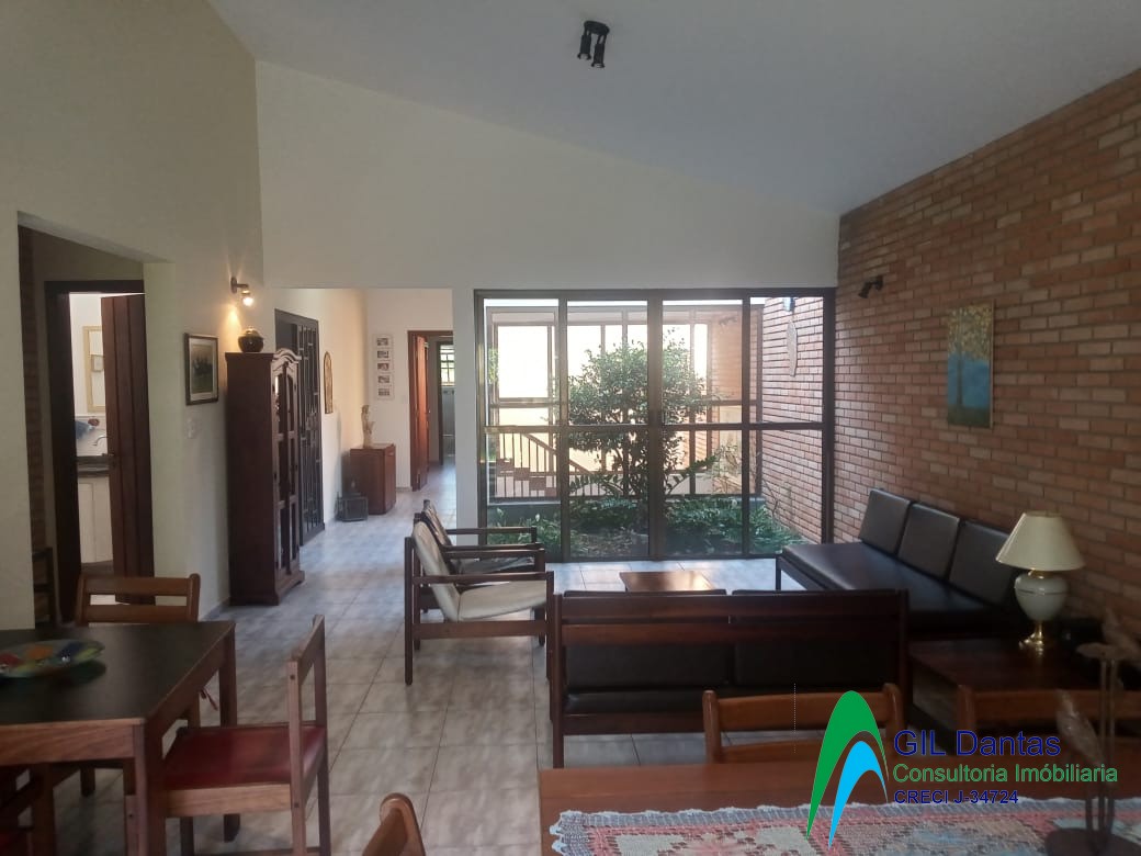 Casa à venda com 3 quartos, 260m² - Foto 1