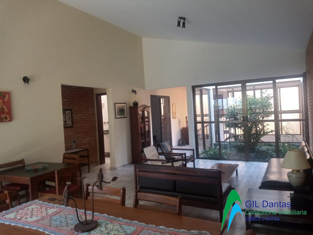 Casa à venda com 3 quartos, 260m² - Foto 2