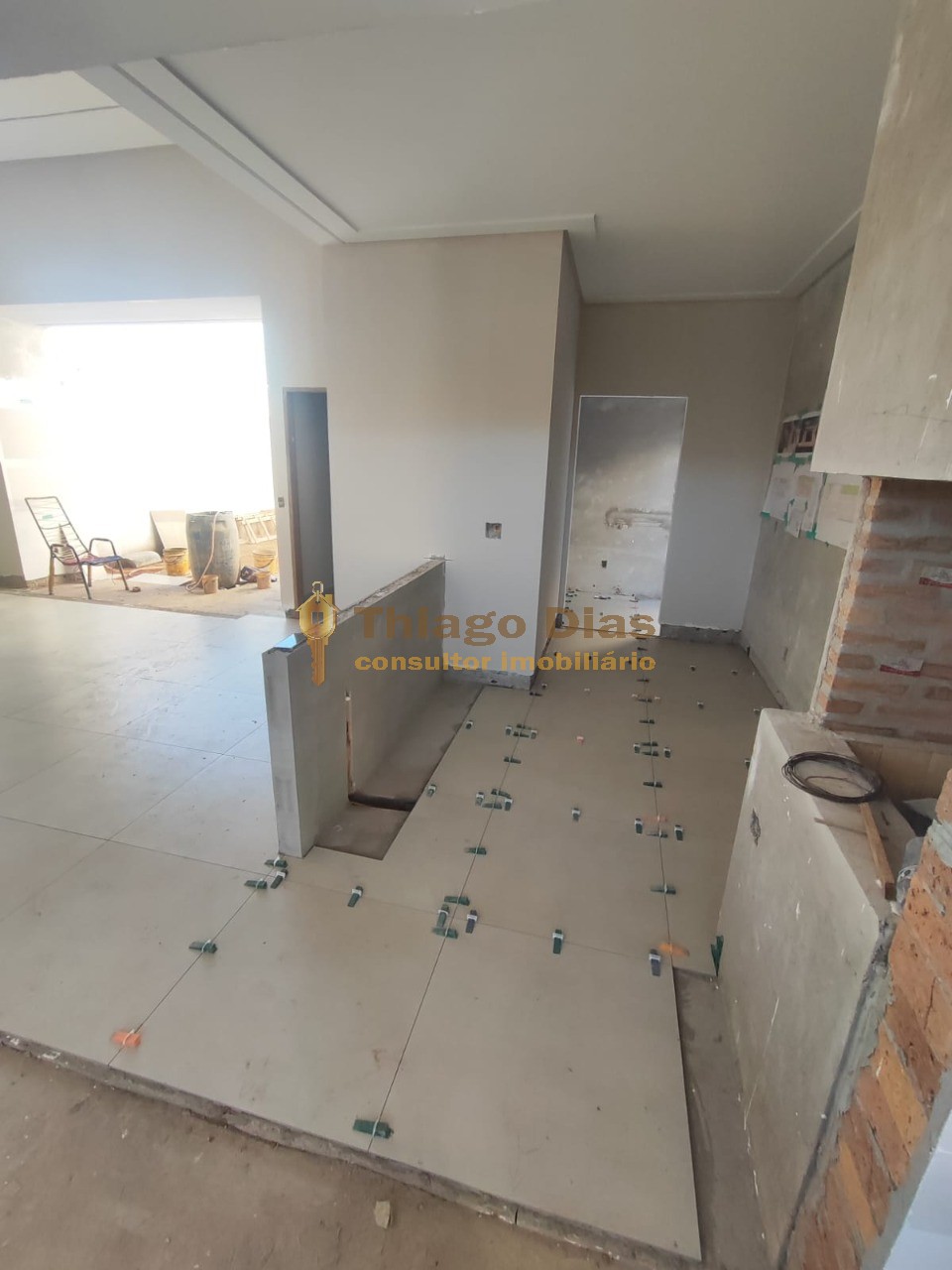 Casa à venda com 3 quartos, 136m² - Foto 1