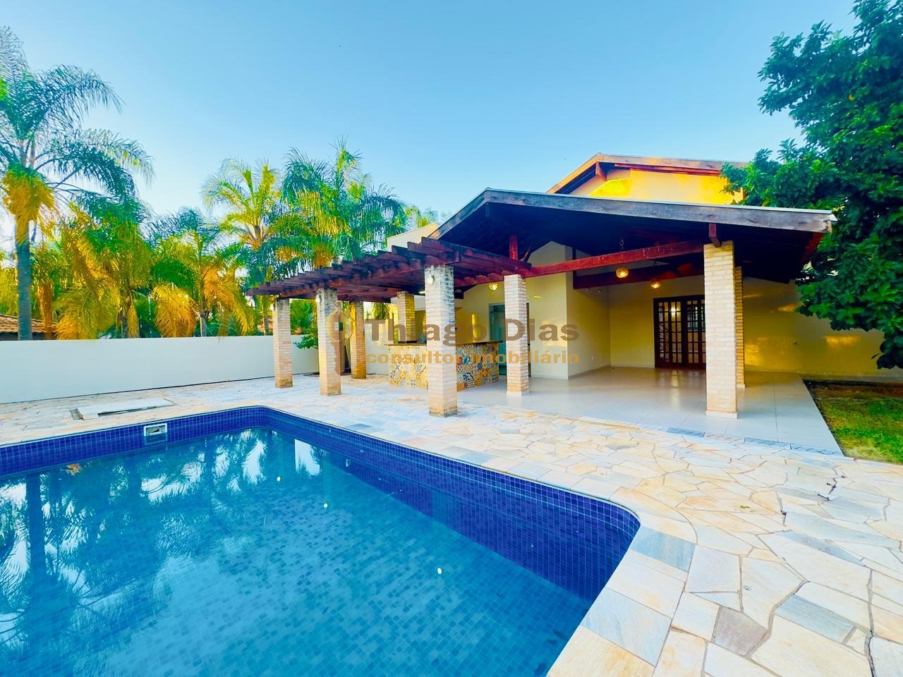 Casa à venda com 3 quartos, 240m² - Foto 4