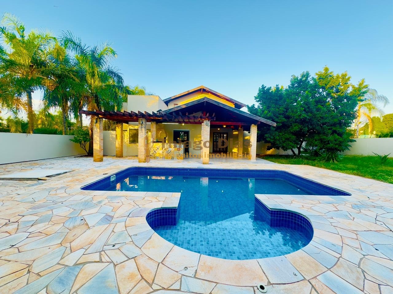 Casa à venda com 3 quartos, 240m² - Foto 6