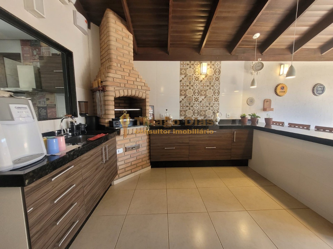 Casa à venda com 3 quartos, 200m² - Foto 1