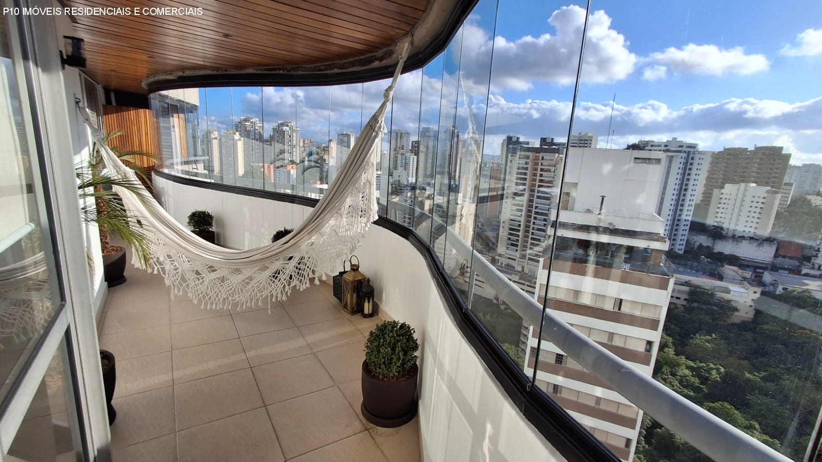 Apartamento à venda com 3 quartos, 160m² - Foto 1