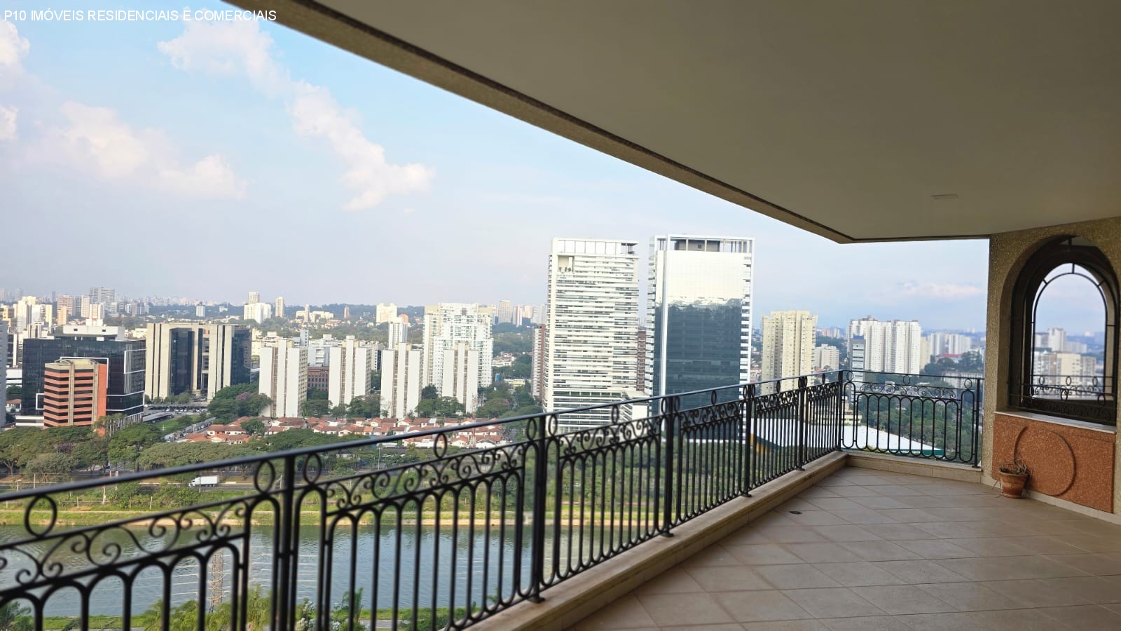 Apartamento à venda com 4 quartos, 430m² - Foto 1