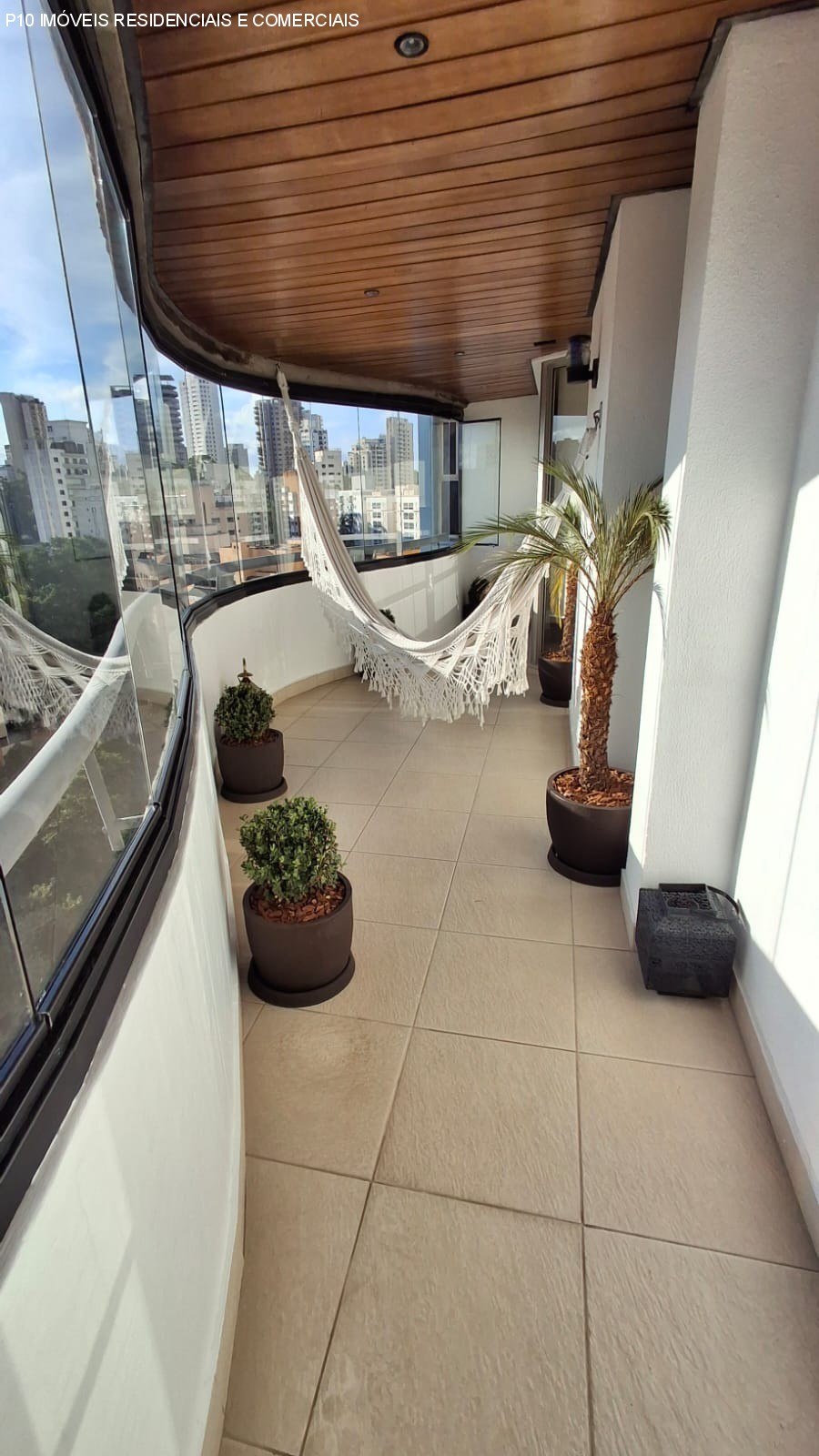 Apartamento à venda com 3 quartos, 160m² - Foto 2