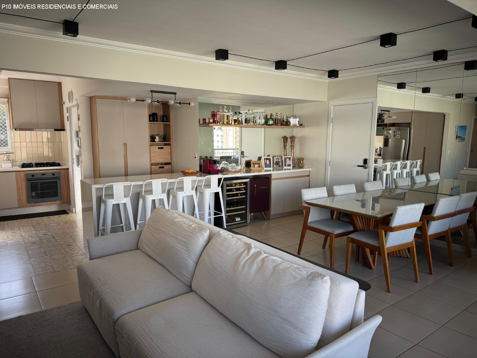 Apartamento à venda com 3 quartos, 125m² - Foto 2
