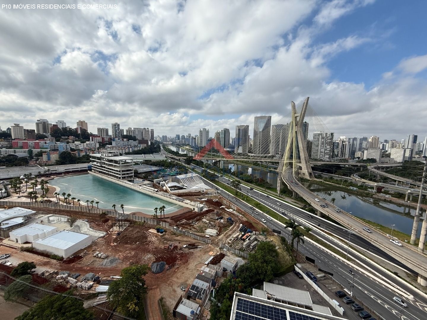 Apartamento à venda com 4 quartos, 211m² - Foto 2