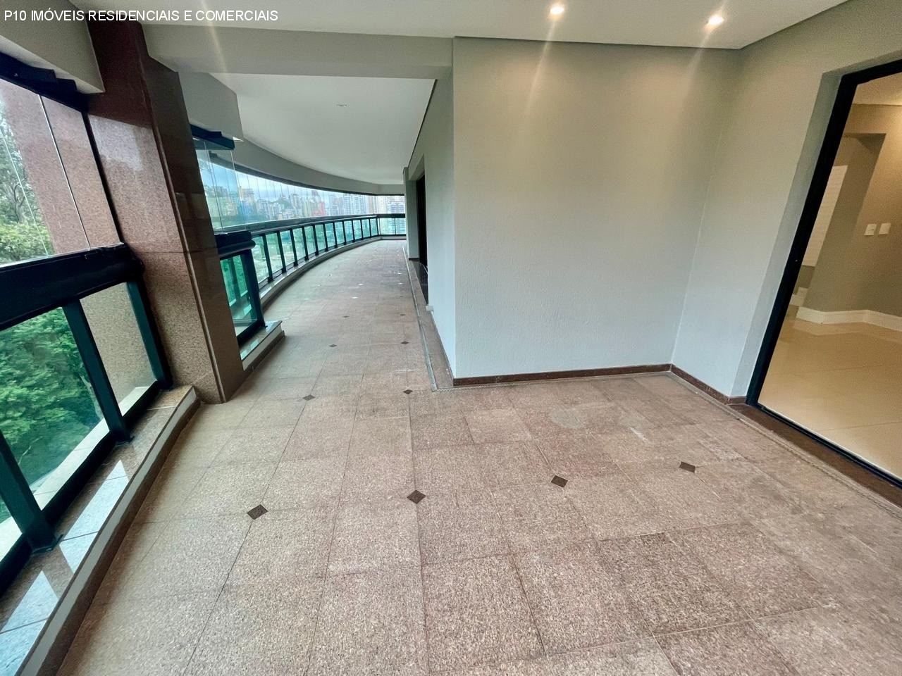 Apartamento à venda com 4 quartos, 385m² - Foto 2
