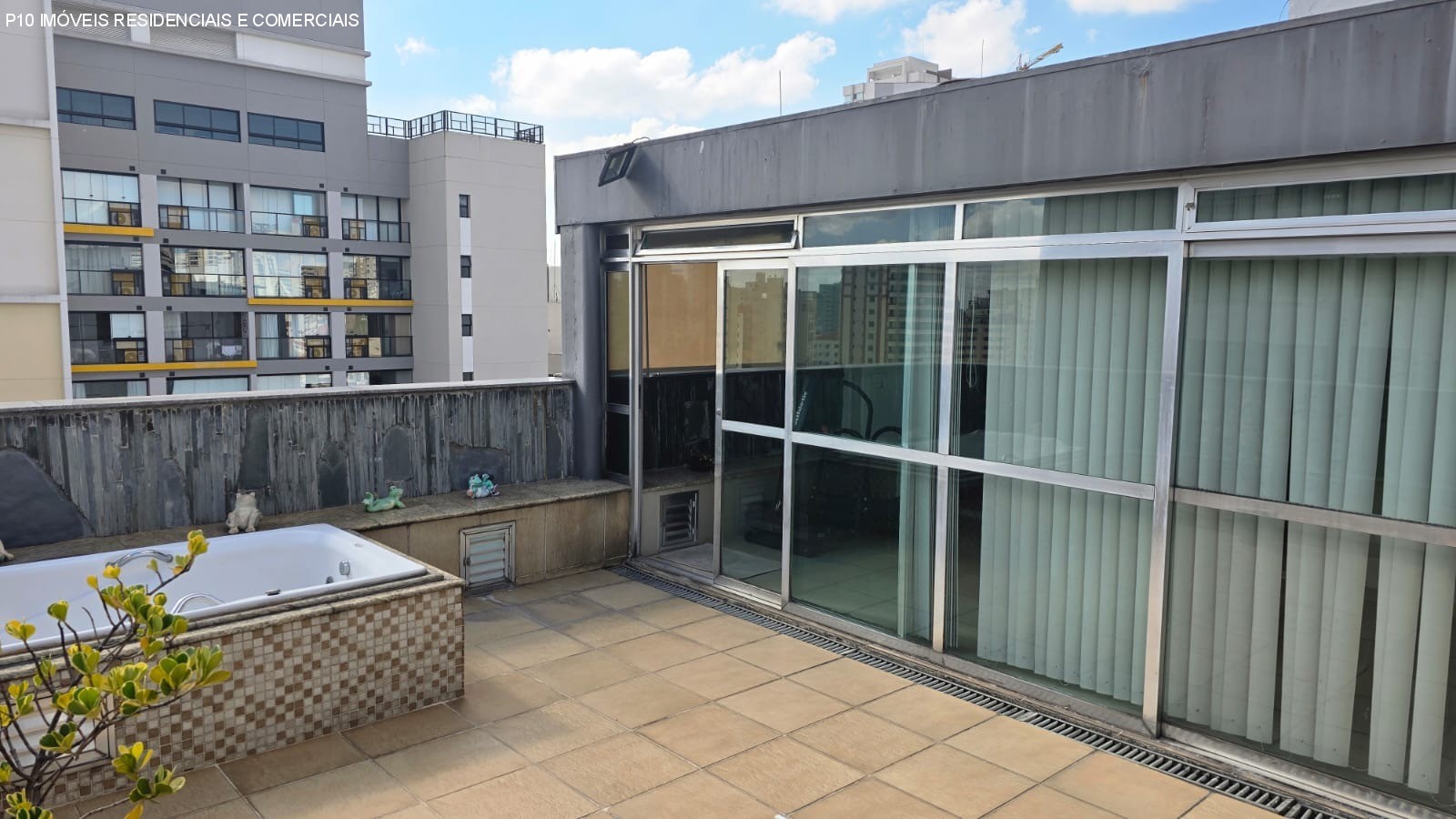 Cobertura à venda com 3 quartos, 217m² - Foto 2