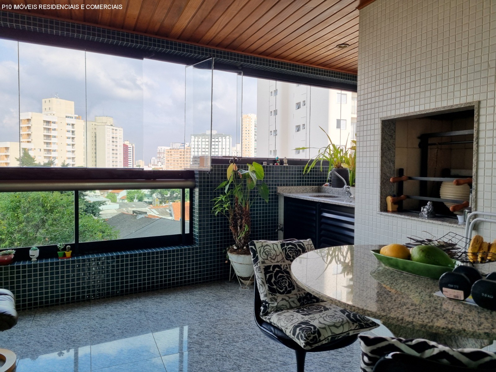 Apartamento à venda com 3 quartos, 156m² - Foto 2