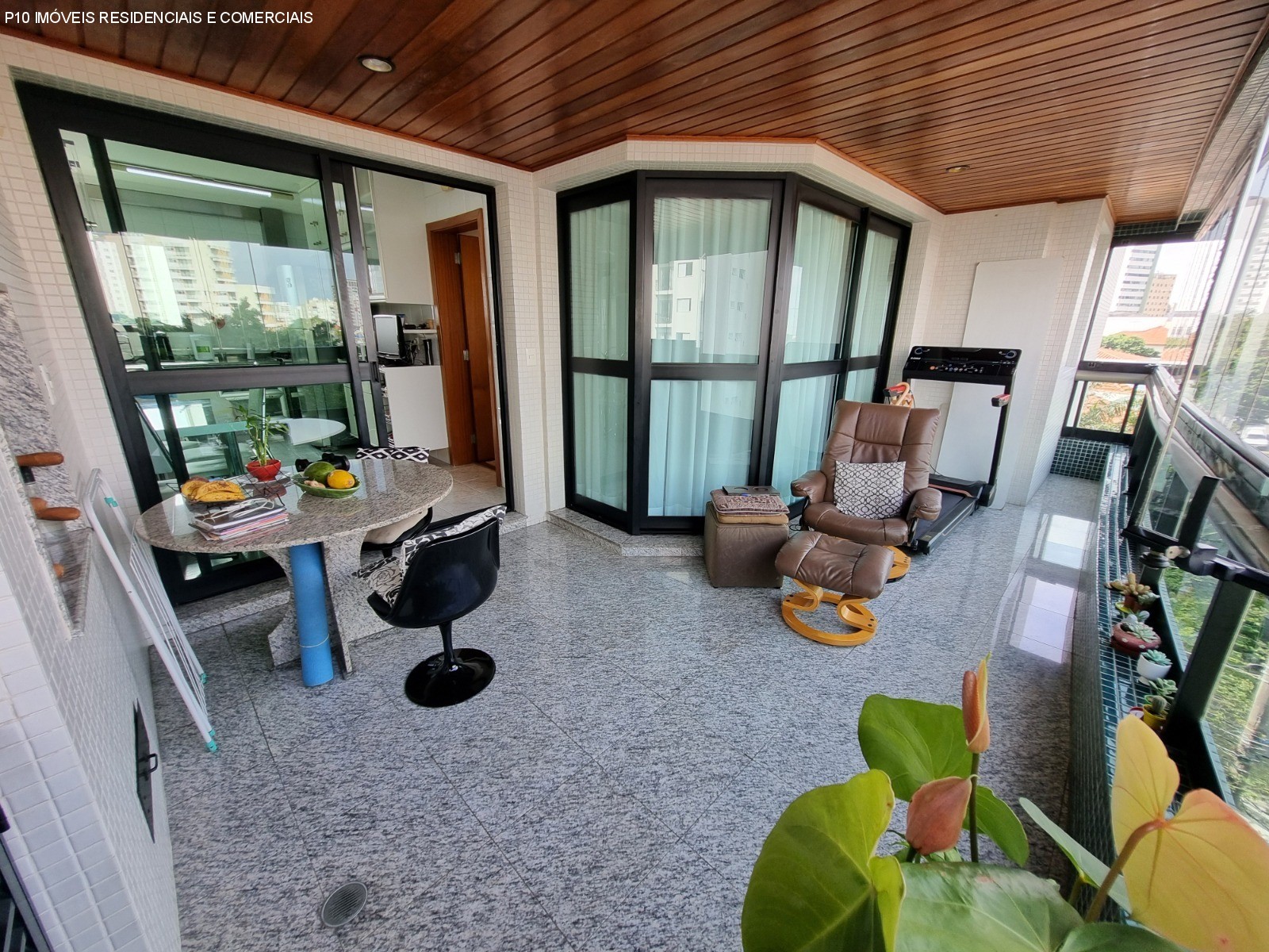 Apartamento à venda com 3 quartos, 156m² - Foto 1
