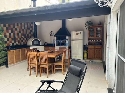 Casa, 4 quartos, 228 m² - Foto 1