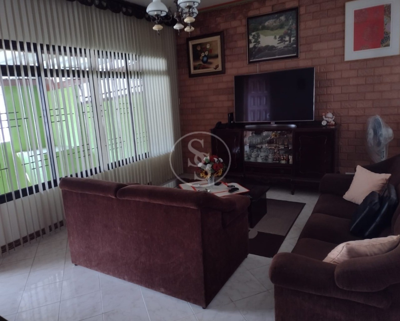 Casa à venda com 2 quartos, 208m² - Foto 2