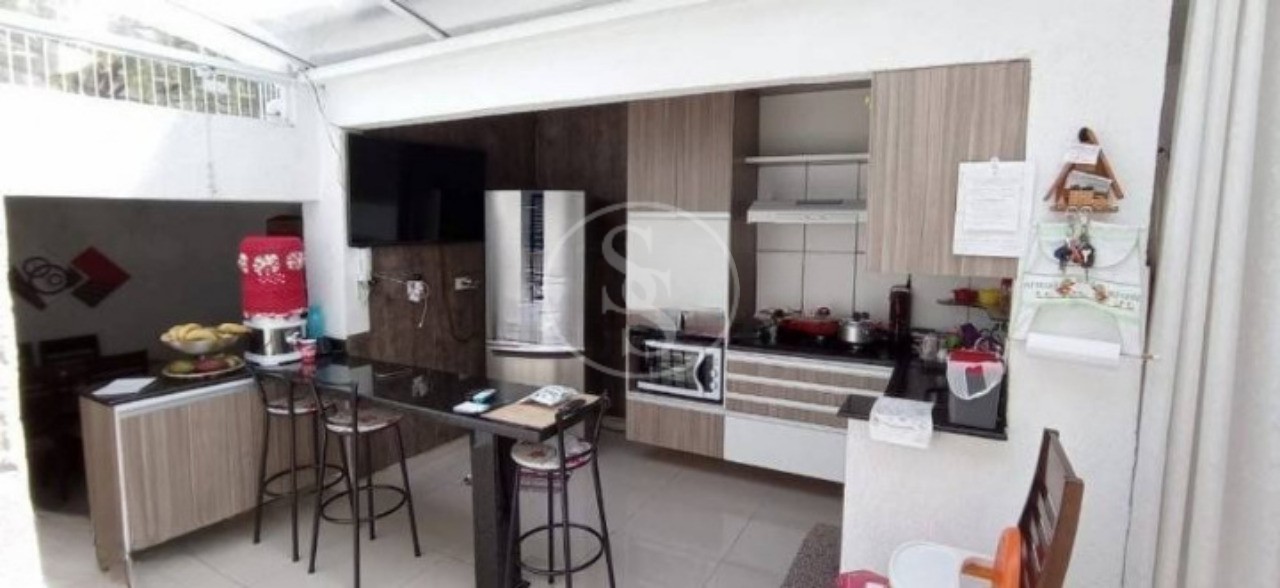 Casa à venda com 3 quartos, 168m² - Foto 3